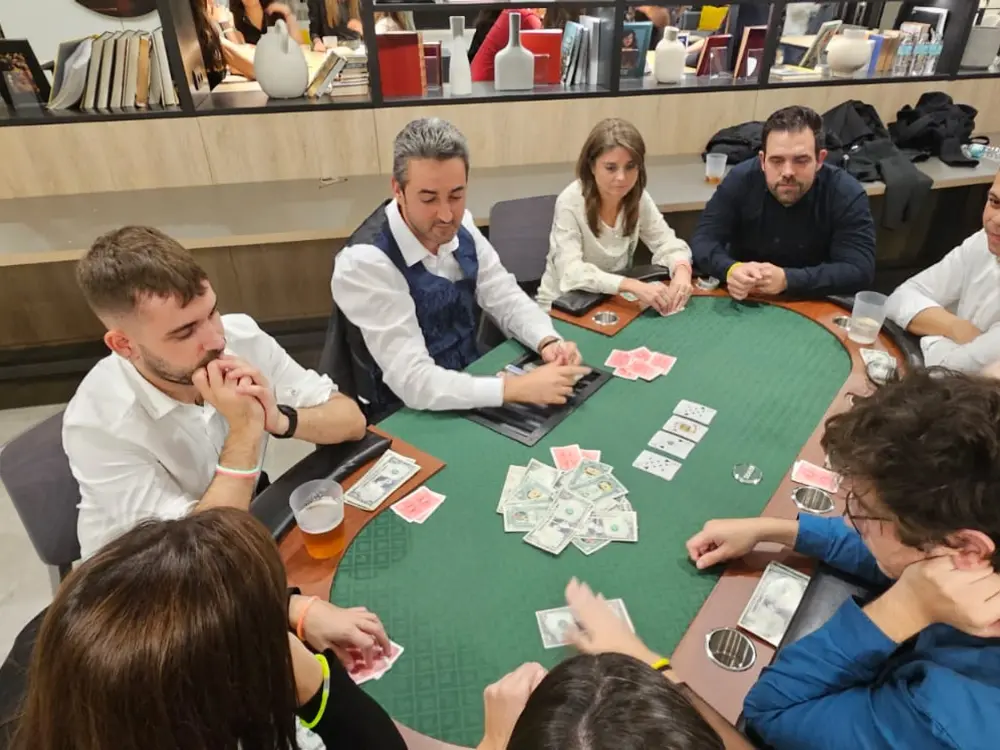 Mesa de póker Texas Hold'em de alquiler para fiestas de empresa
